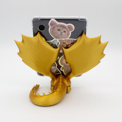 Dragón sujeta libros