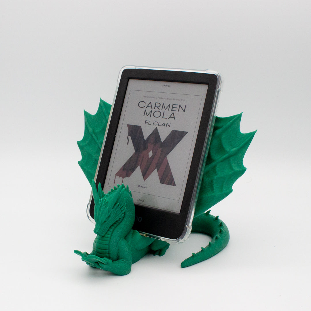 Dragón sujeta libros