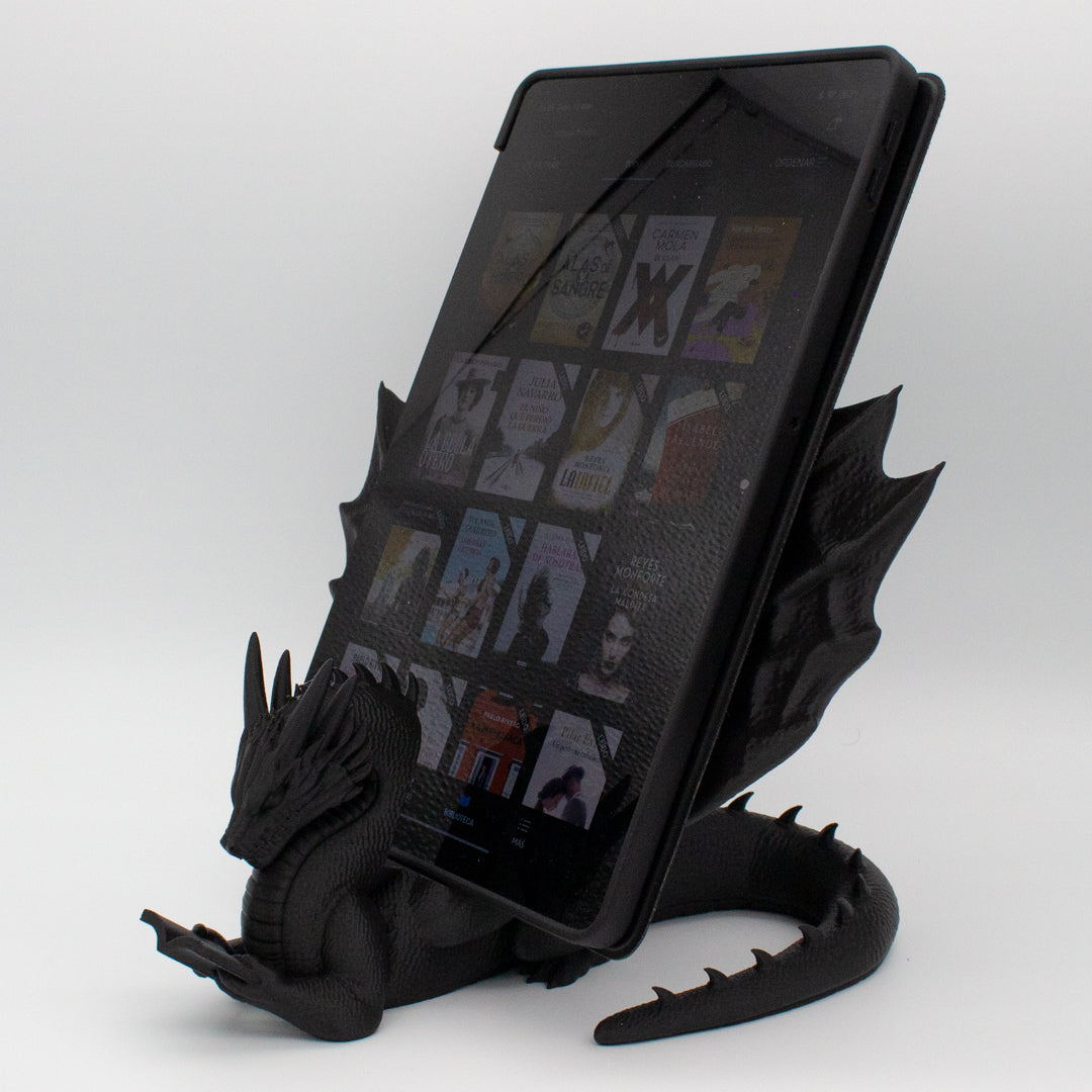 Dragón sujeta libros