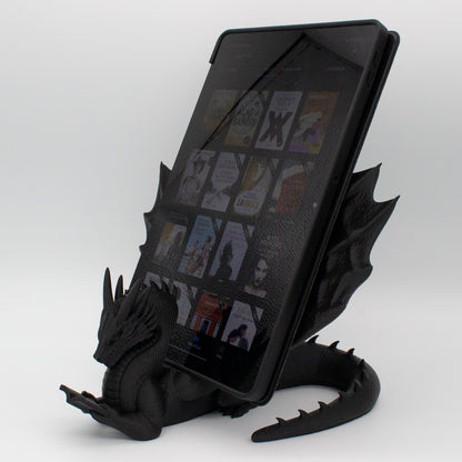 Dragón sujeta libros