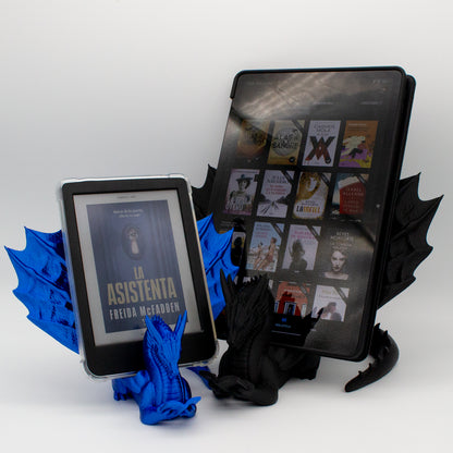 Dragón sujeta libros