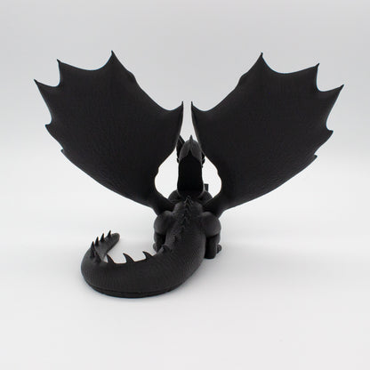 Dragón sujeta libros