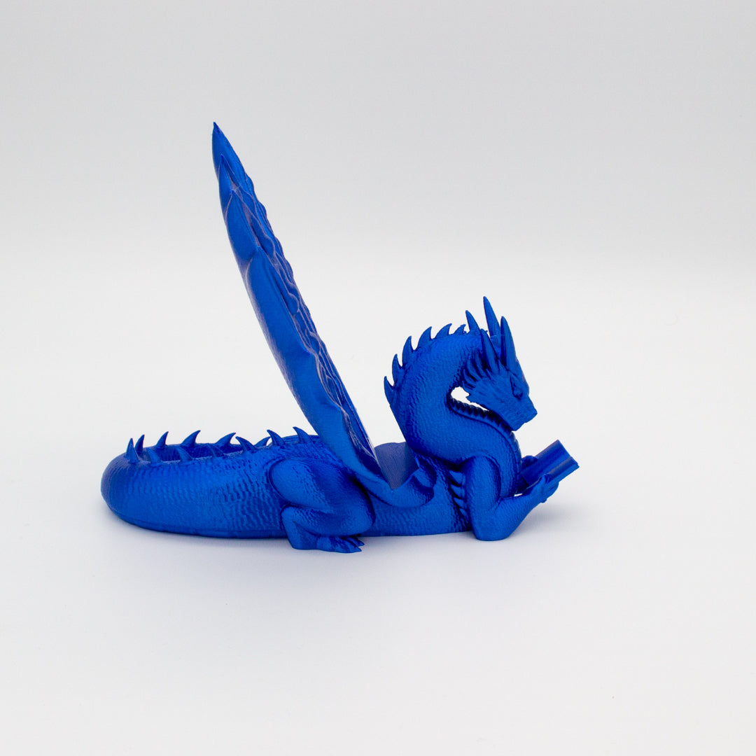 Dragón sujeta libros